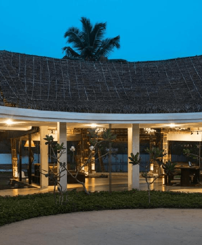 Intimate Shoreline Dining