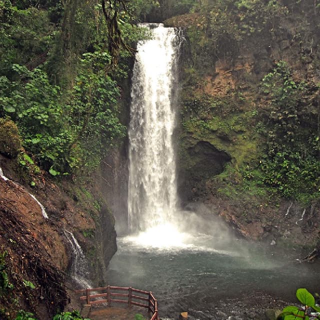 La Paz Waterfalls